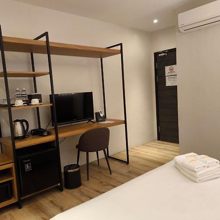 Roxy Hotel Padungan Kuching Bagian luar foto