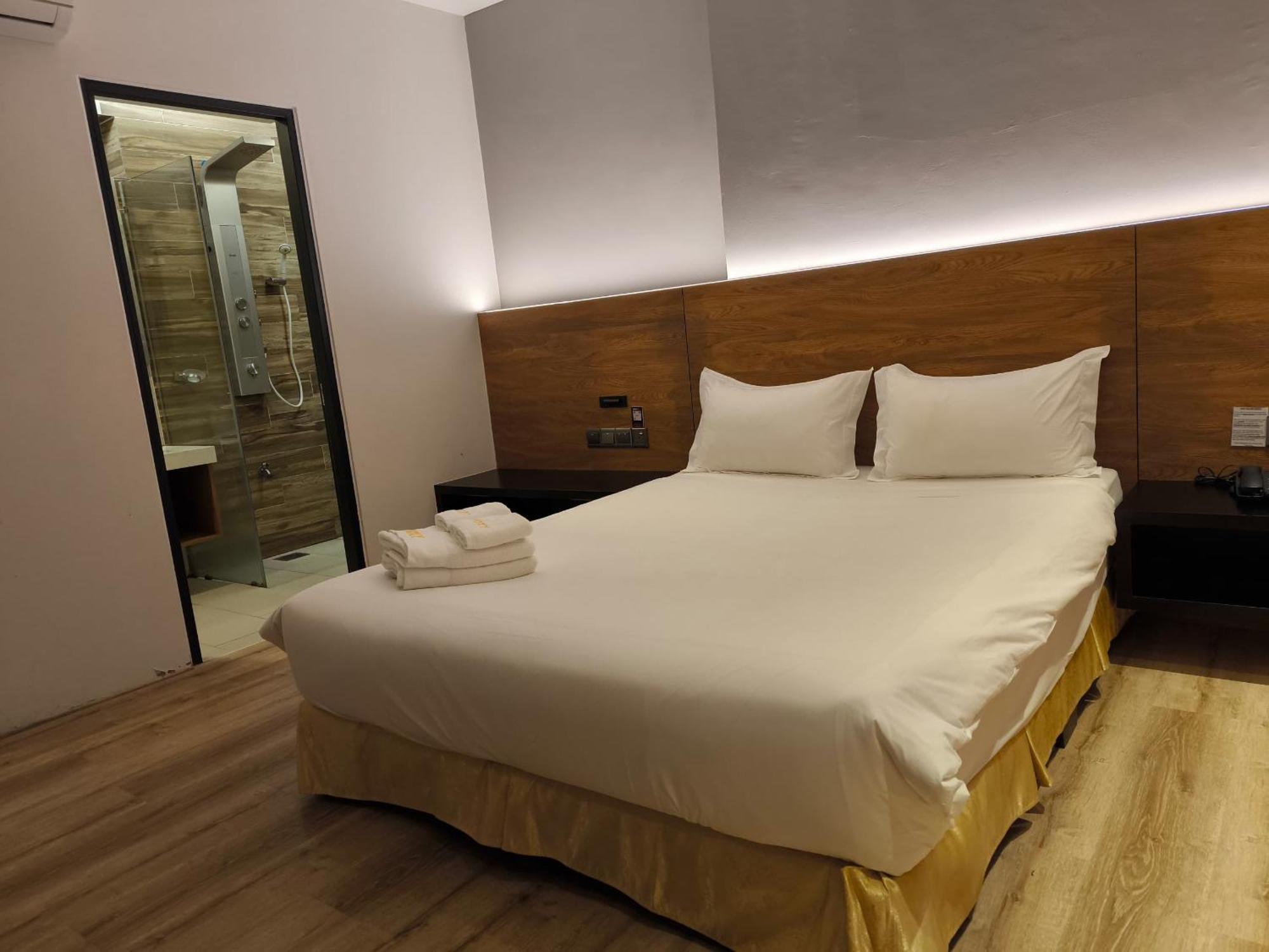 Roxy Hotel Padungan Kuching Bagian luar foto