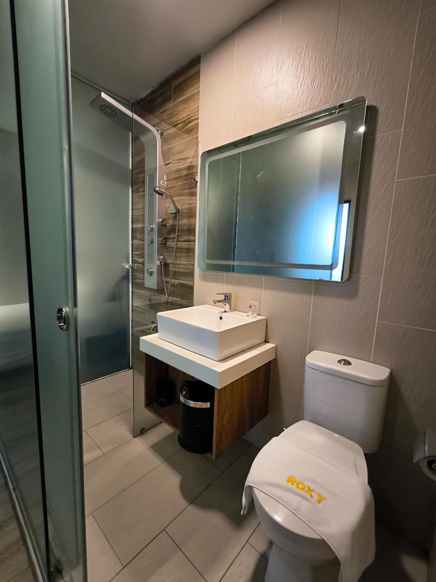 Roxy Hotel Padungan Kuching Bagian luar foto