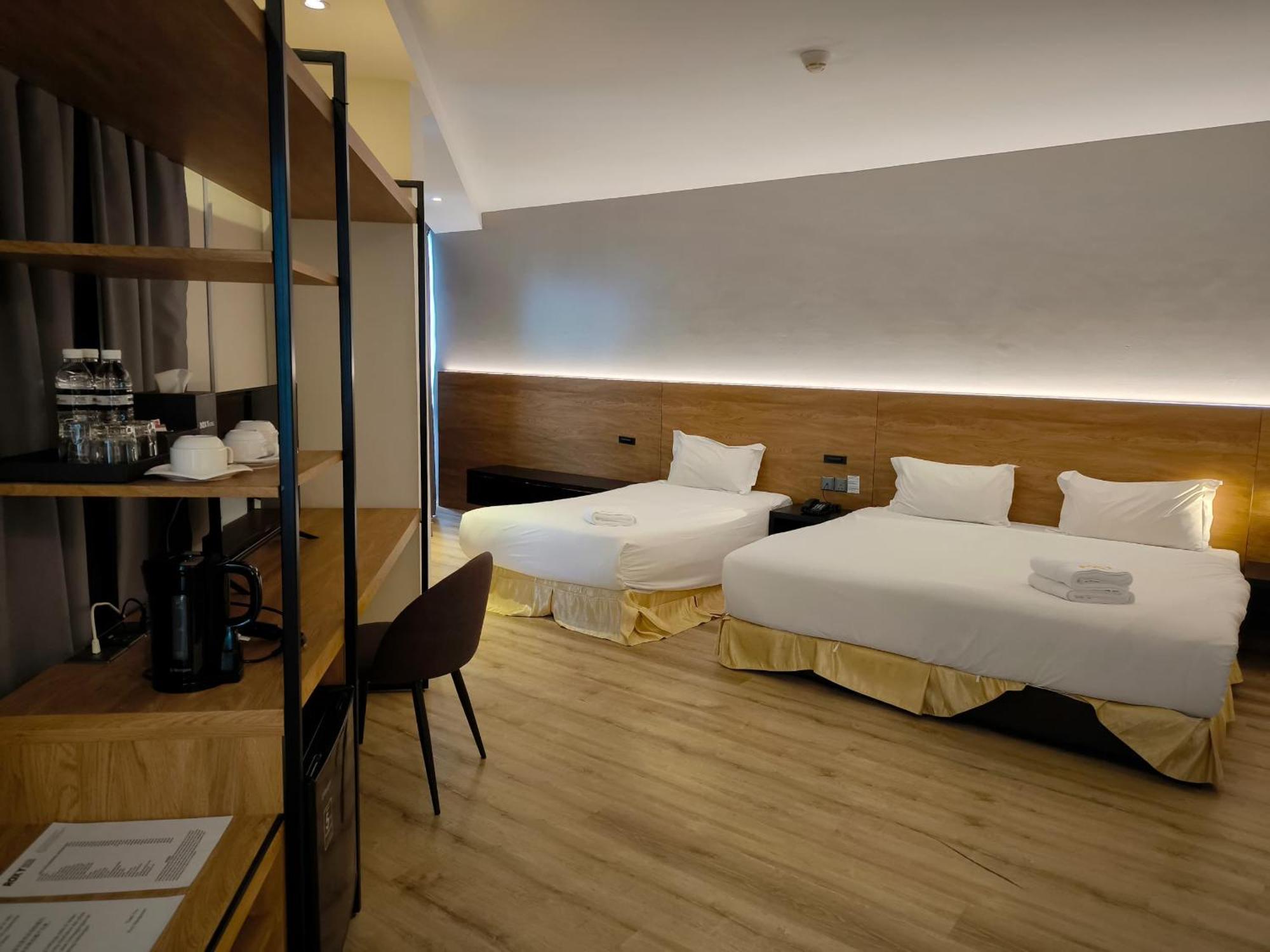 Roxy Hotel Padungan Kuching Bagian luar foto