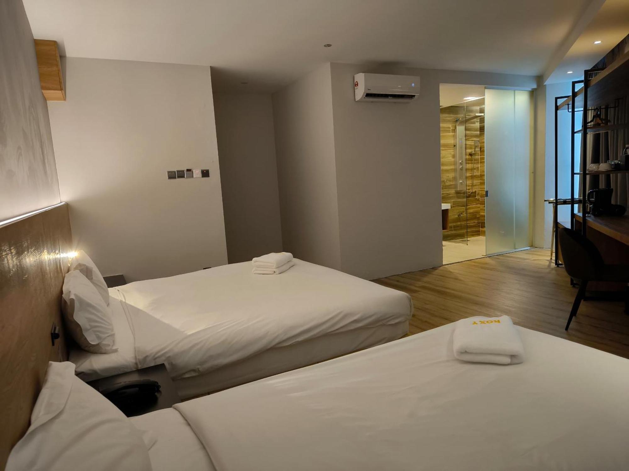 Roxy Hotel Padungan Kuching Bagian luar foto