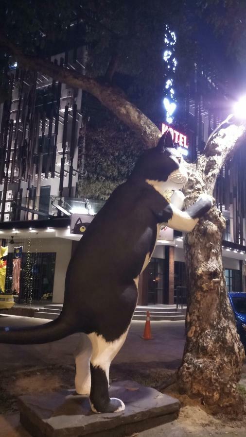 Roxy Hotel Padungan Kuching Bagian luar foto