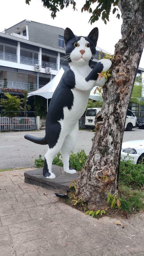 Roxy Hotel Padungan Kuching Bagian luar foto