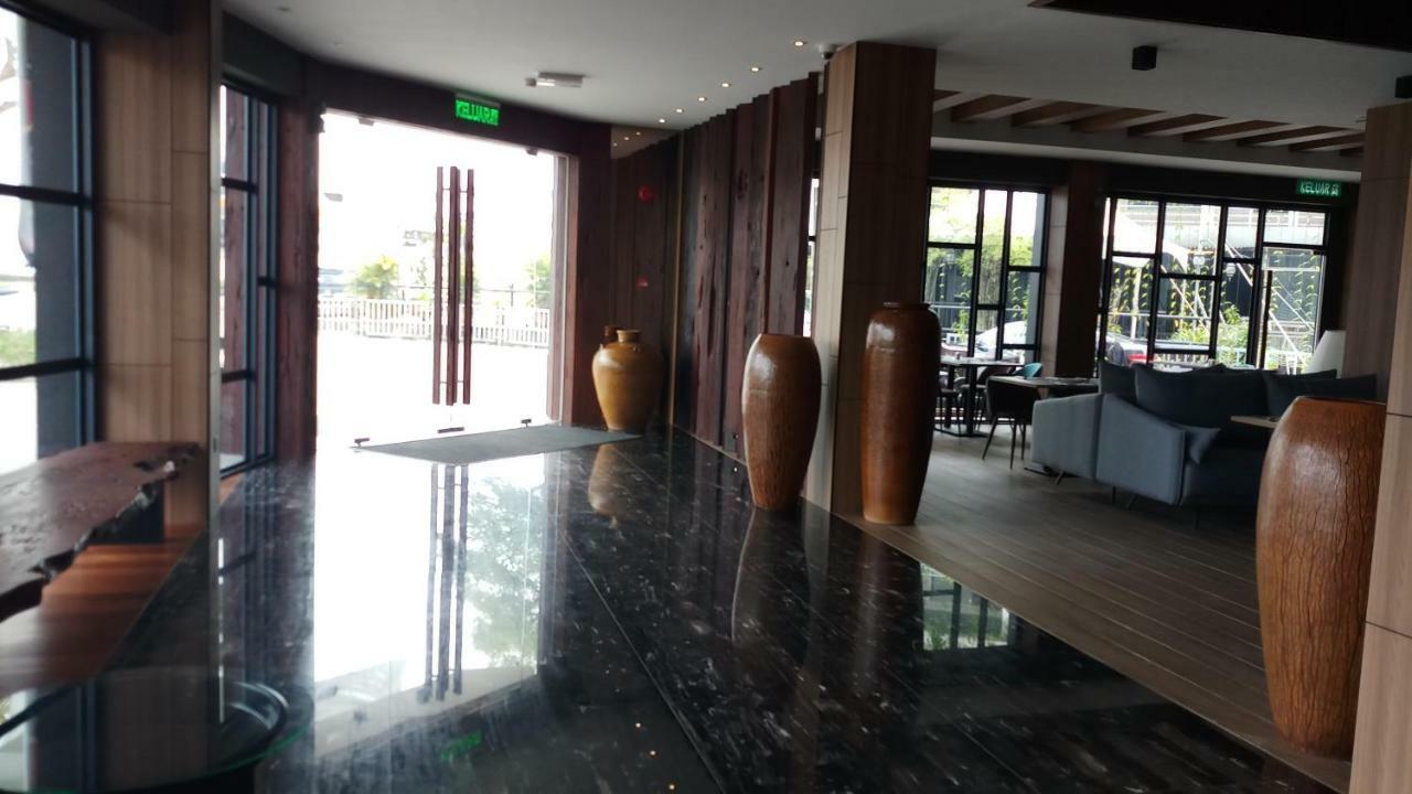 Roxy Hotel Padungan Kuching Bagian luar foto