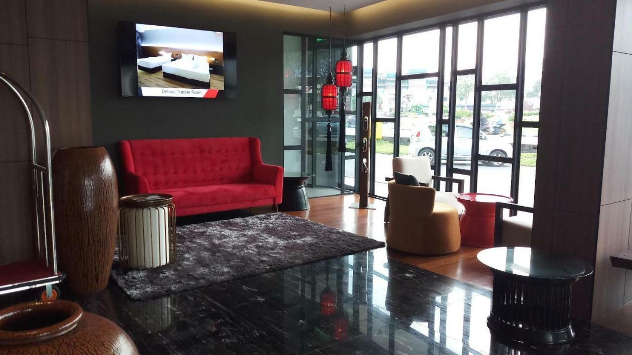 Roxy Hotel Padungan Kuching Bagian luar foto