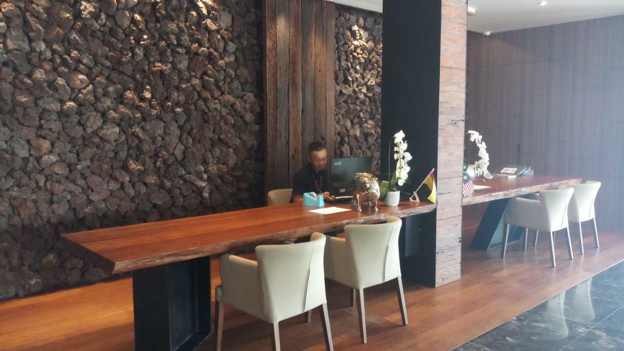 Roxy Hotel Padungan Kuching Bagian luar foto