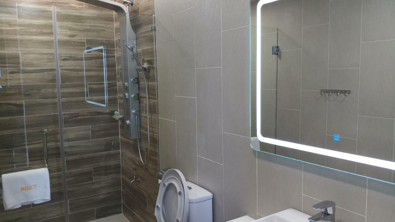 Roxy Hotel Padungan Kuching Bagian luar foto