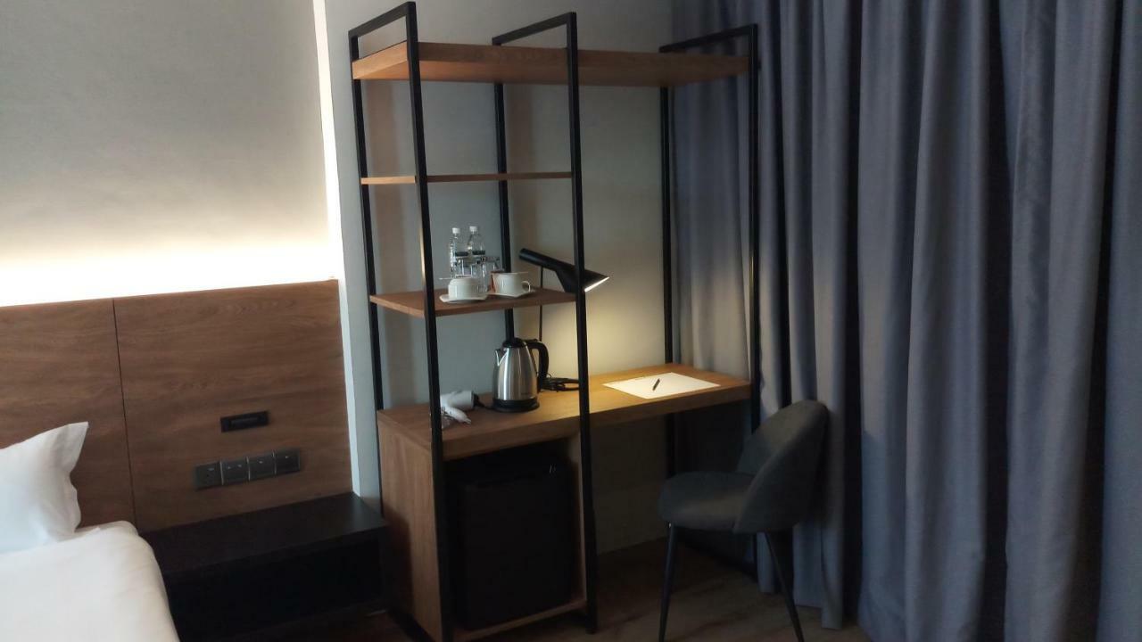Roxy Hotel Padungan Kuching Bagian luar foto