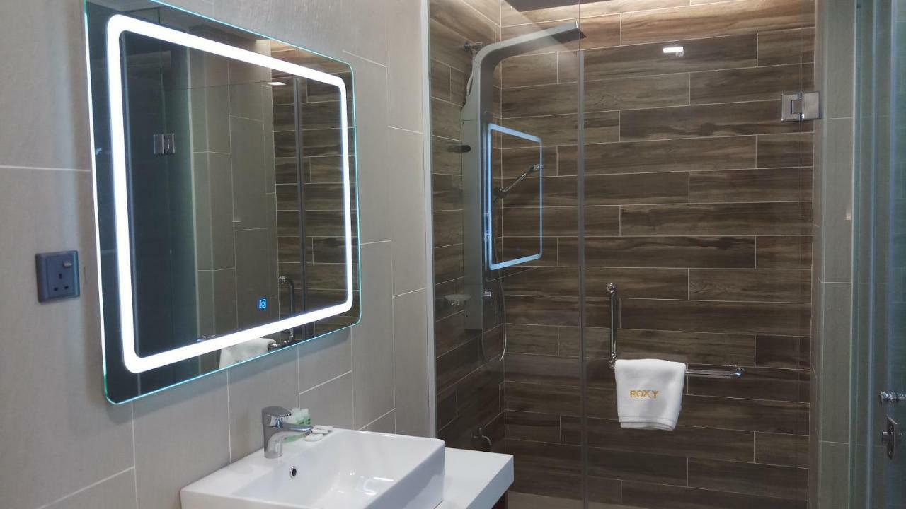Roxy Hotel Padungan Kuching Bagian luar foto
